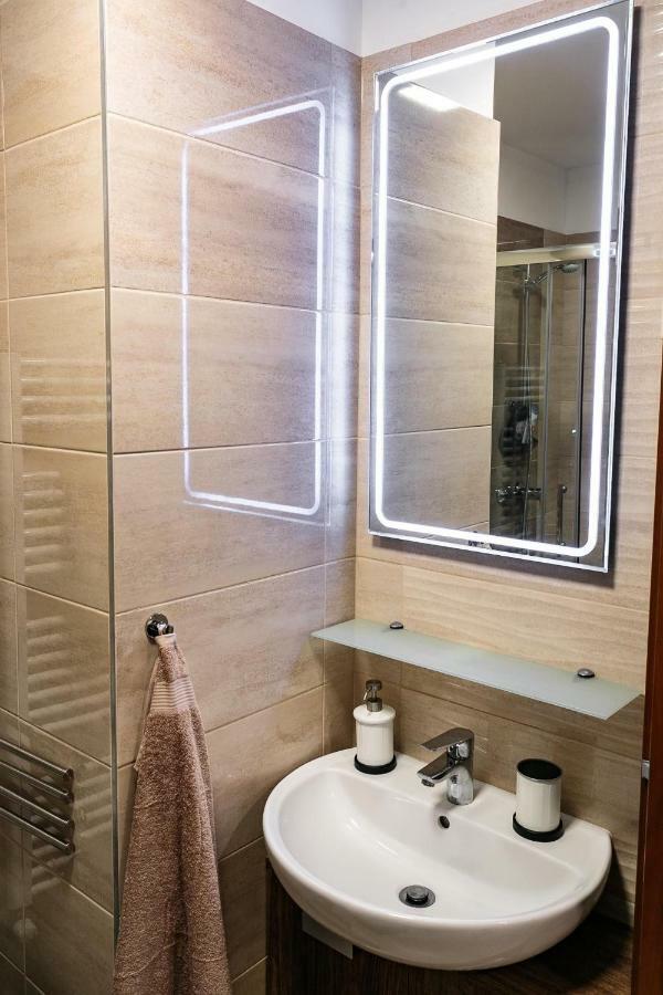 Doczy Private Apartment Debrecen Eksteriør bilde